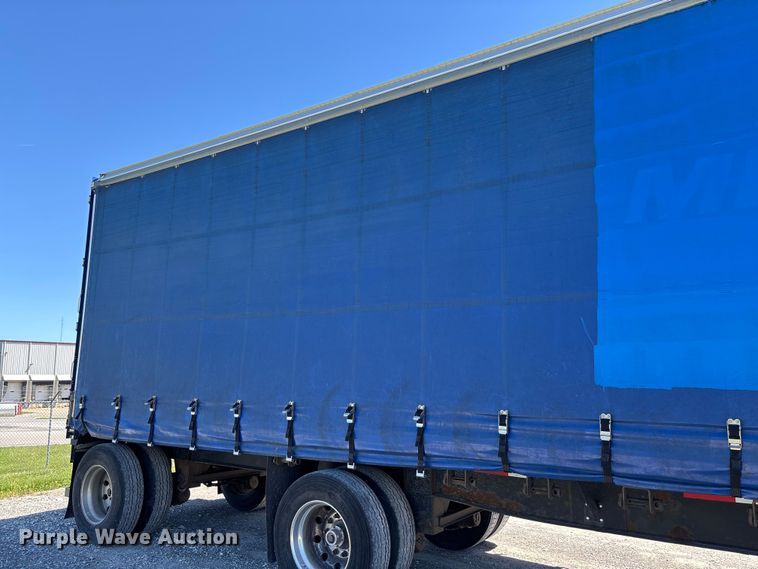 image for item FC5733 2005 Wilson CF-900 side curtain trailer
