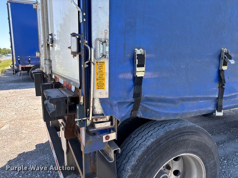 image for item FC5733 2005 Wilson CF-900 side curtain trailer