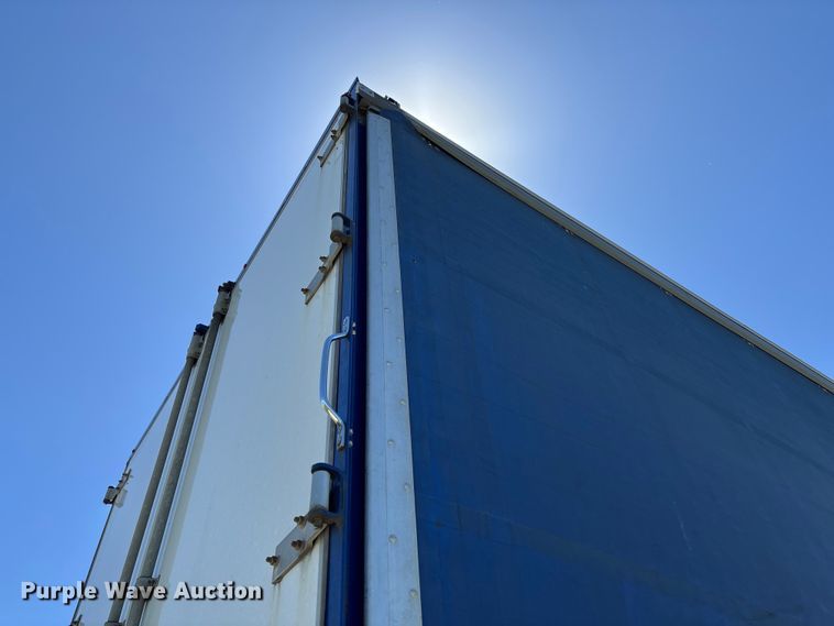image for item FC5733 2005 Wilson CF-900 side curtain trailer
