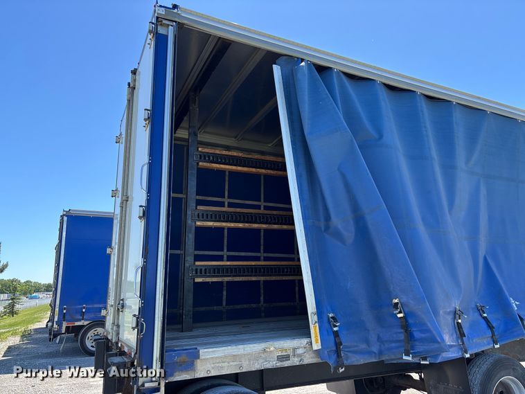 image for item FC5733 2005 Wilson CF-900 side curtain trailer