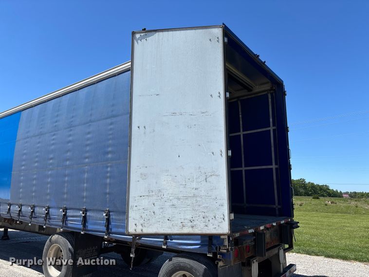 image for item FC5733 2005 Wilson CF-900 side curtain trailer
