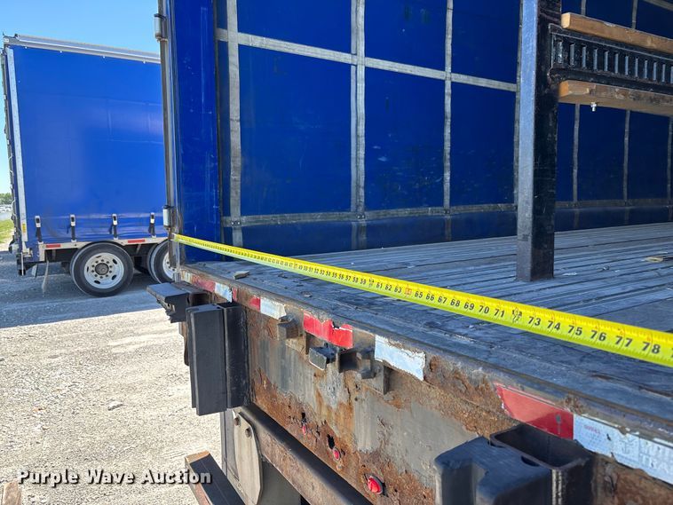 image for item FC5733 2005 Wilson CF-900 side curtain trailer