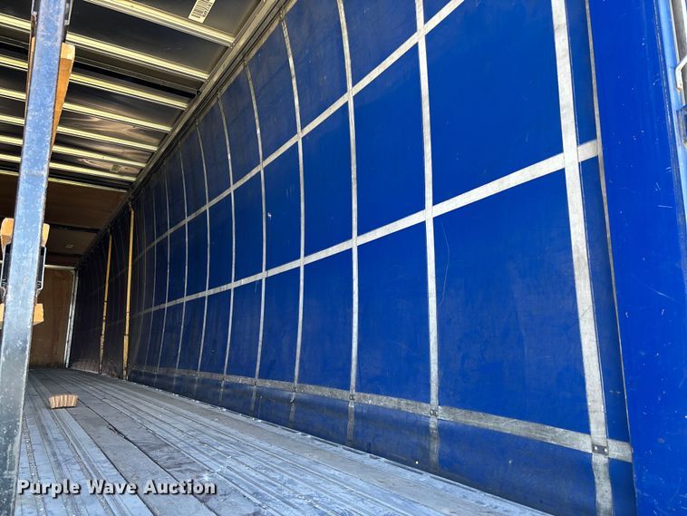 image for item FC5733 2005 Wilson CF-900 side curtain trailer