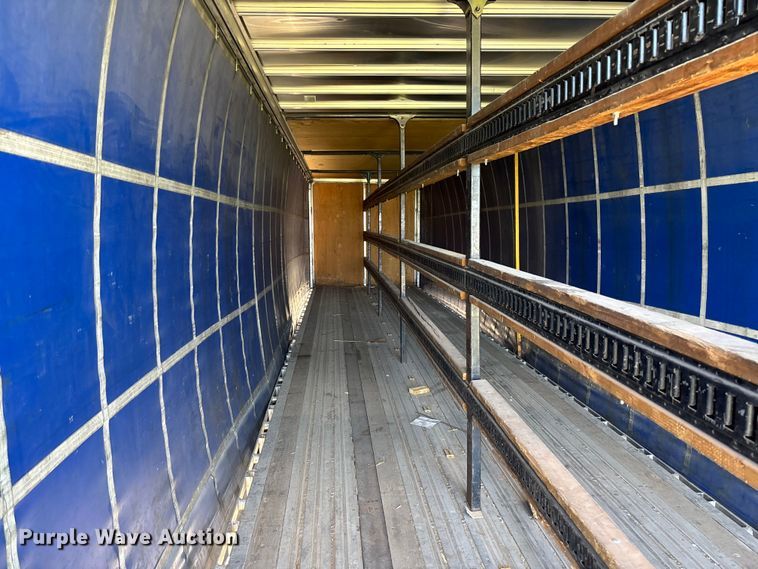 image for item FC5733 2005 Wilson CF-900 side curtain trailer