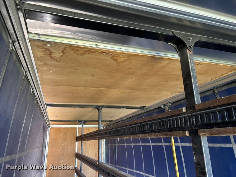 image for item FC5733 2005 Wilson CF-900 side curtain trailer