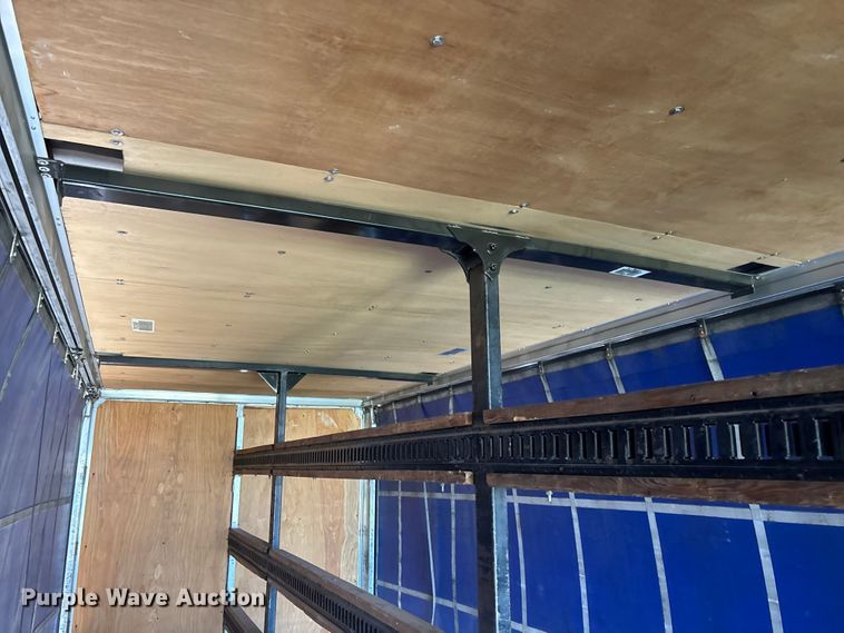 image for item FC5733 2005 Wilson CF-900 side curtain trailer
