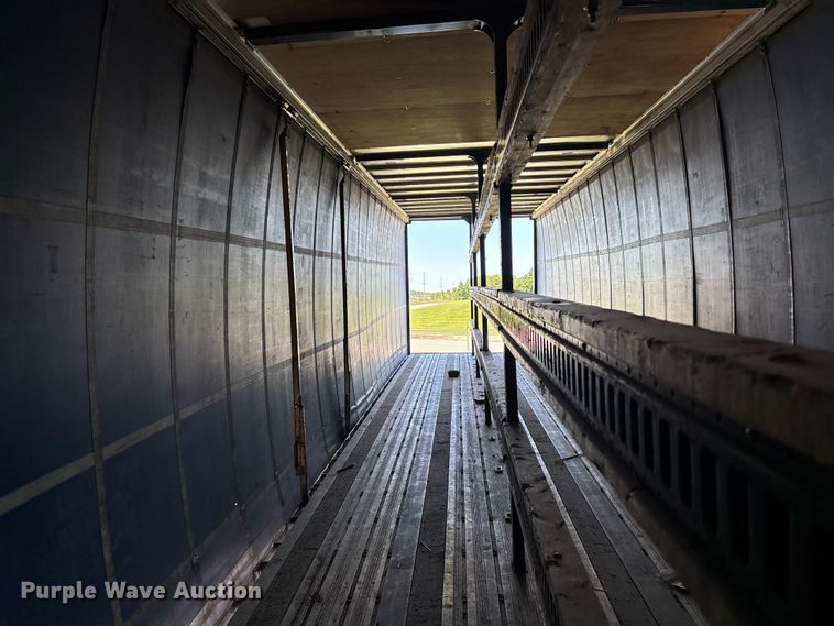 image for item FC5733 2005 Wilson CF-900 side curtain trailer