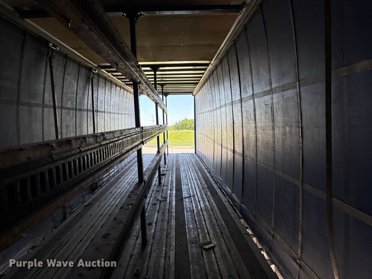 image for item FC5733 2005 Wilson CF-900 side curtain trailer