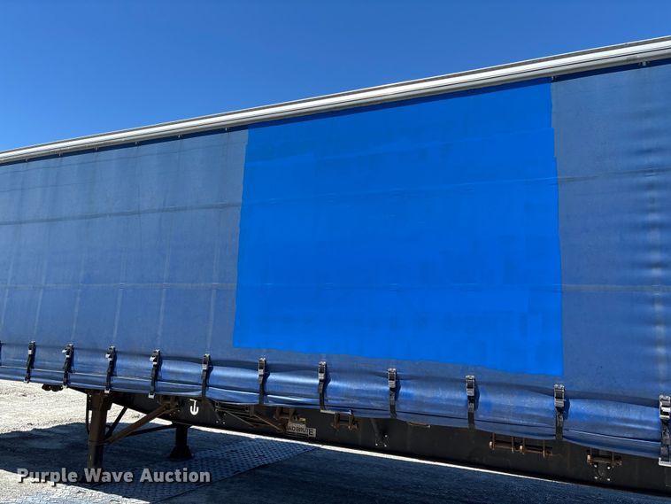 image for item FC5733 2005 Wilson CF-900 side curtain trailer