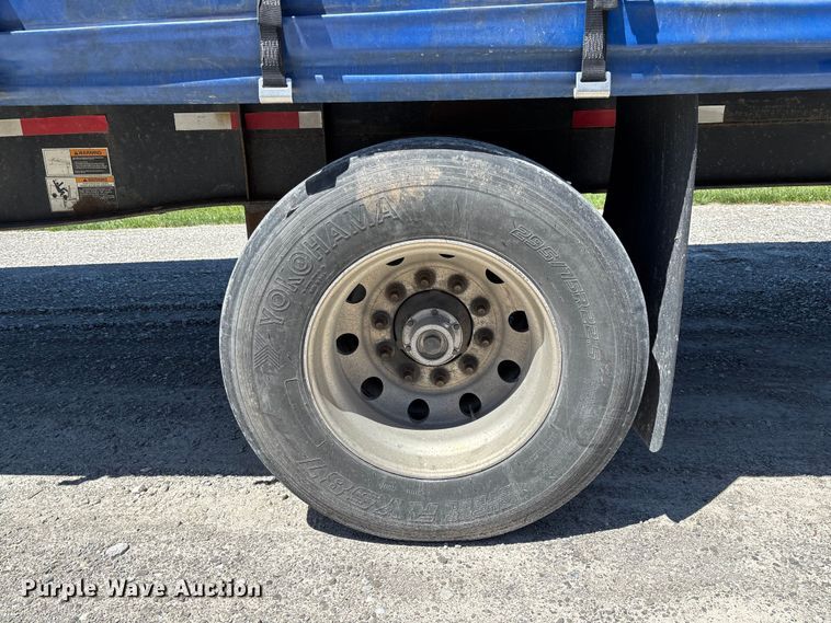 image for item FC5733 2005 Wilson CF-900 side curtain trailer