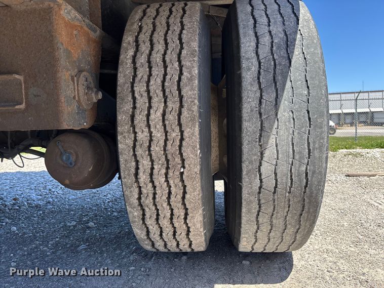 image for item FC5733 2005 Wilson CF-900 side curtain trailer