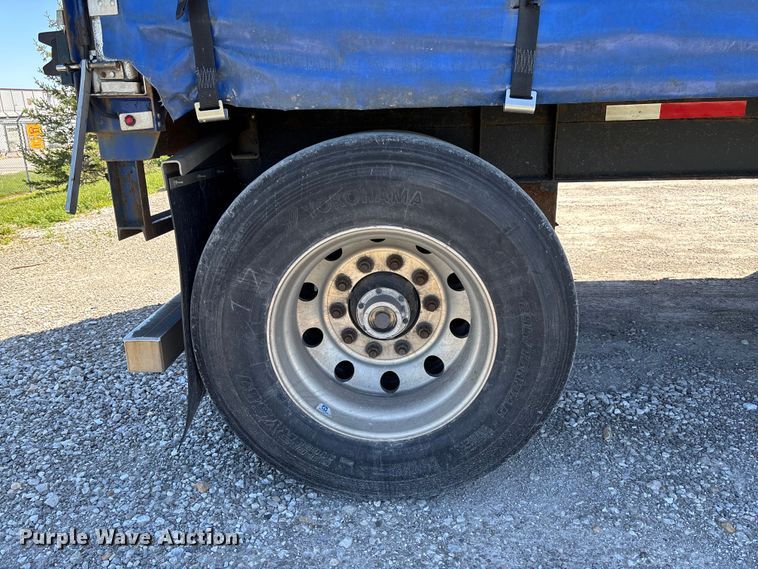 image for item FC5733 2005 Wilson CF-900 side curtain trailer