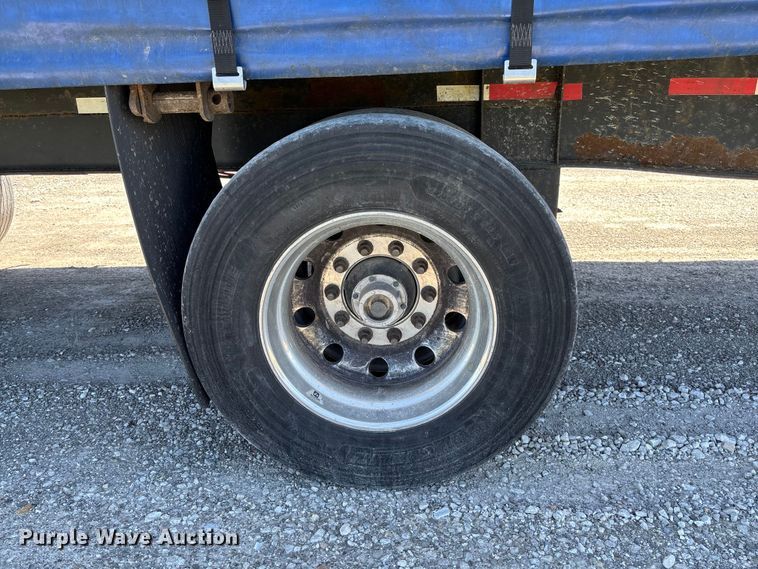 image for item FC5733 2005 Wilson CF-900 side curtain trailer