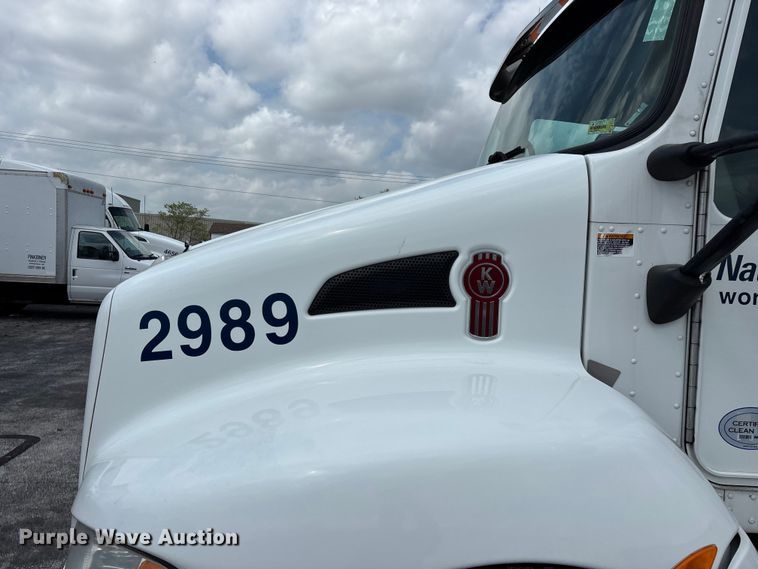 image for item FG0269 2013 Kenworth T370 box truck