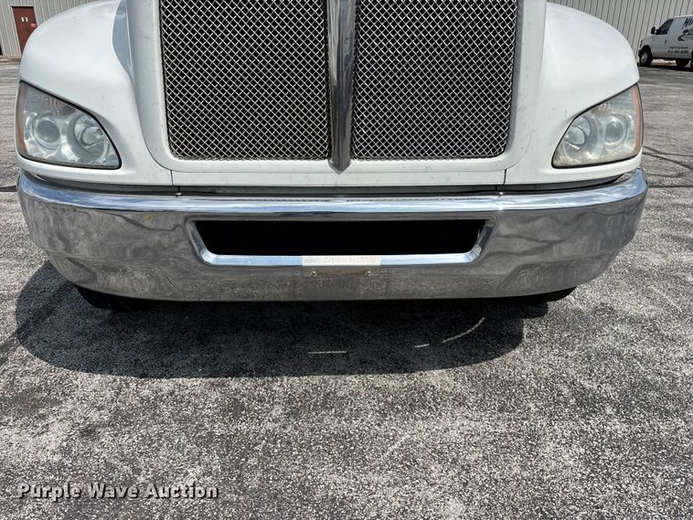 image for item FG0269 2013 Kenworth T370 box truck