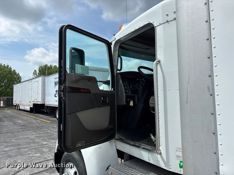 image for item FG0269 2013 Kenworth T370 box truck