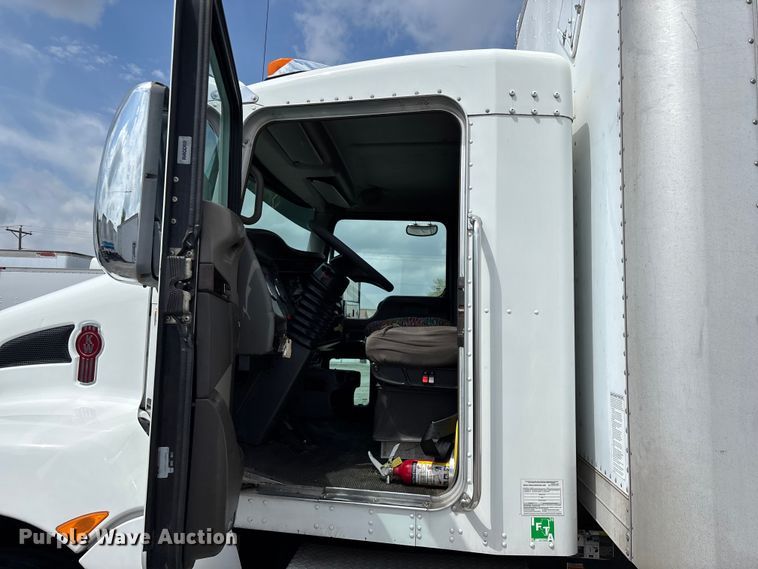 image for item FG0269 2013 Kenworth T370 box truck