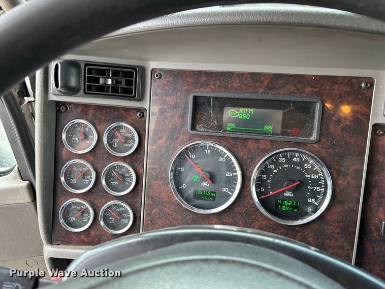 image for item FG0269 2013 Kenworth T370 box truck