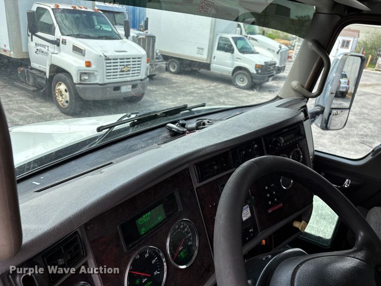 image for item FG0269 2013 Kenworth T370 box truck