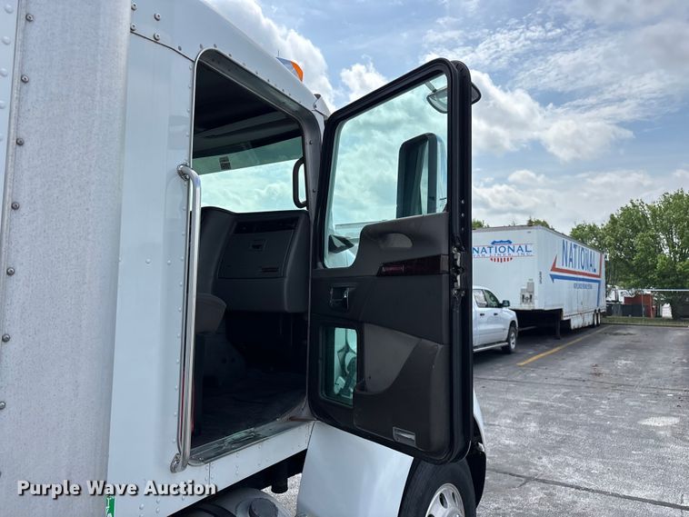 image for item FG0269 2013 Kenworth T370 box truck