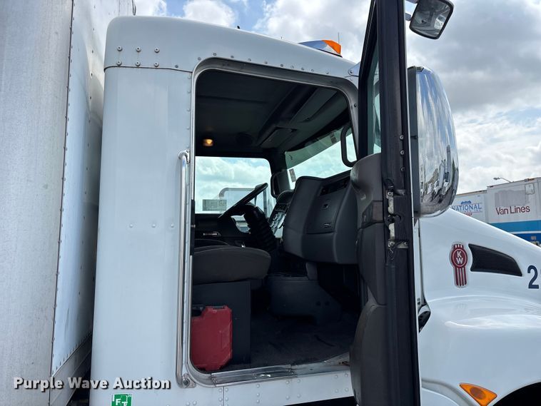 image for item FG0269 2013 Kenworth T370 box truck