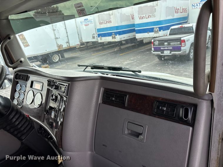 image for item FG0269 2013 Kenworth T370 box truck