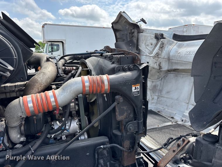 image for item FG0269 2013 Kenworth T370 box truck