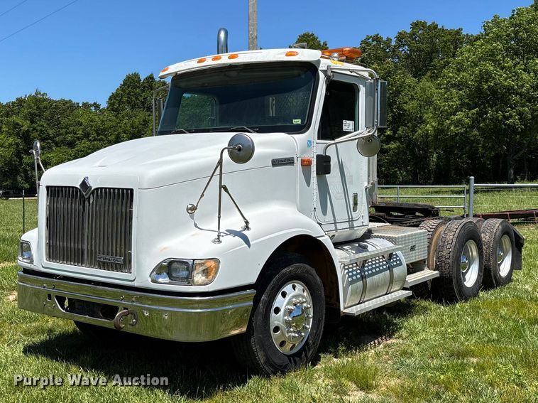 image for item FG0351 2001 International 9200i semi truck