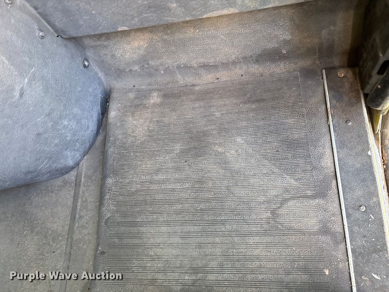 image for item FG0351 2001 International 9200i semi truck