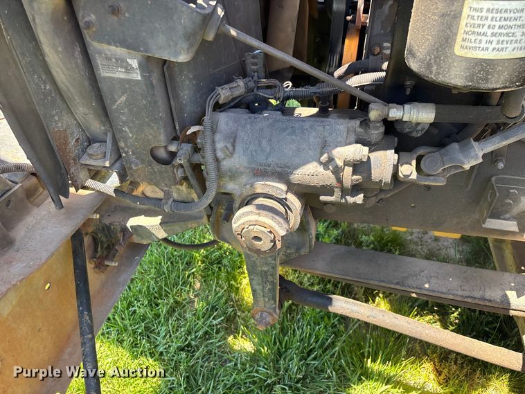 image for item FG0351 2001 International 9200i semi truck