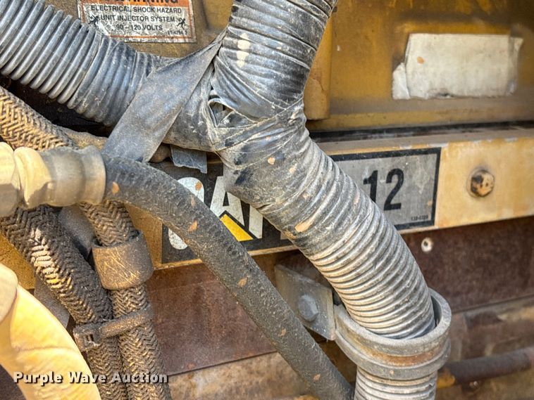 image for item FG0351 2001 International 9200i semi truck