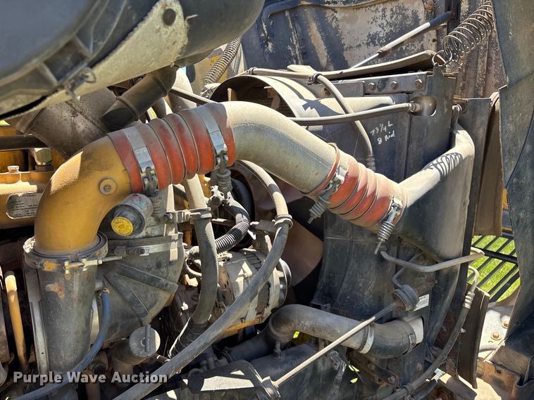 image for item FG0351 2001 International 9200i semi truck