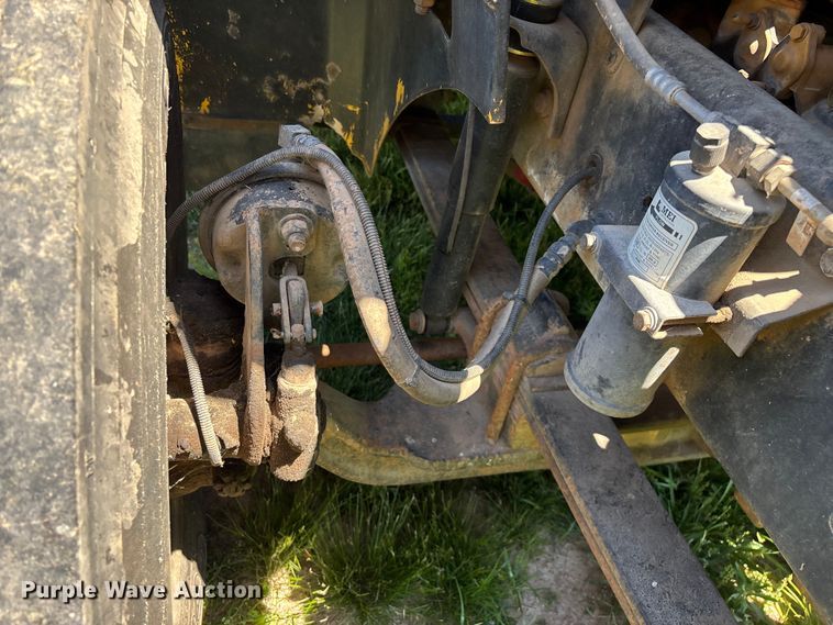 image for item FG0351 2001 International 9200i semi truck