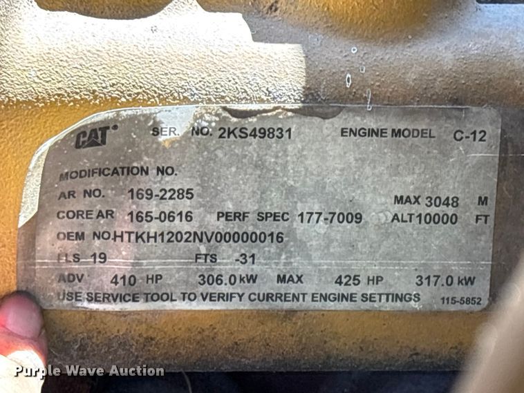 image for item FG0351 2001 International 9200i semi truck