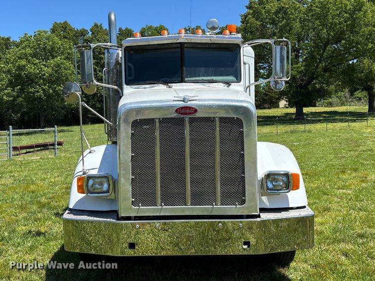 image for item FG0352 2012 Peterbilt 365 semi truck