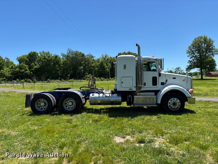 image for item FG0352 2012 Peterbilt 365 semi truck