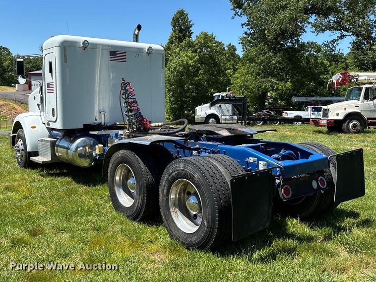 image for item FG0352 2012 Peterbilt 365 semi truck