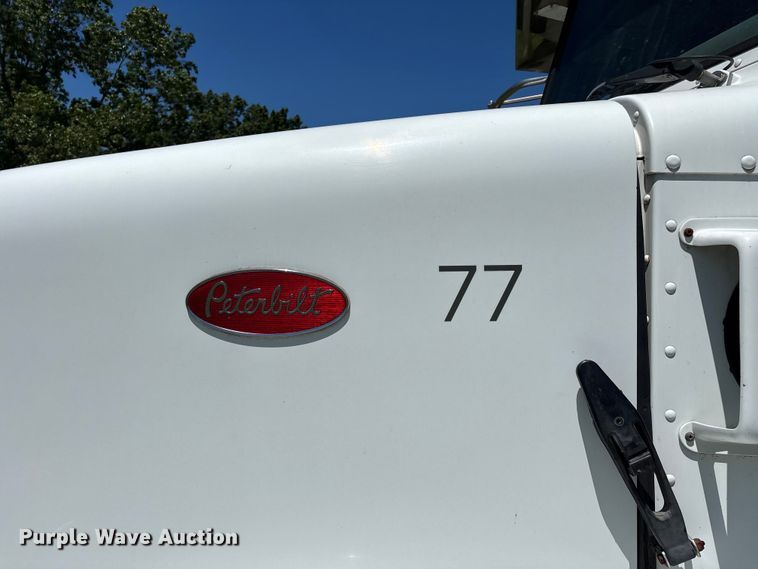 image for item FG0352 2012 Peterbilt 365 semi truck