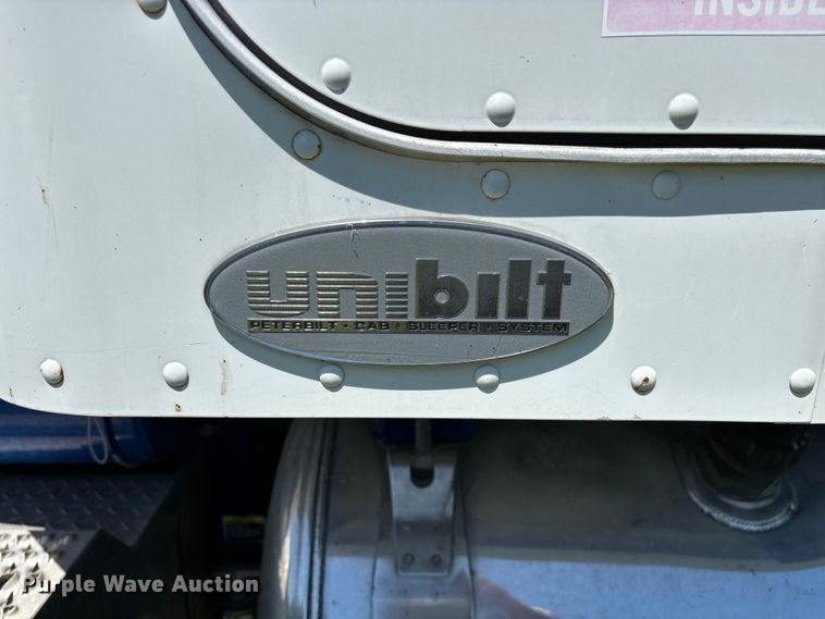 image for item FG0352 2012 Peterbilt 365 semi truck