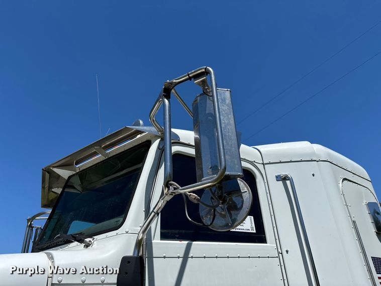 image for item FG0352 2012 Peterbilt 365 semi truck