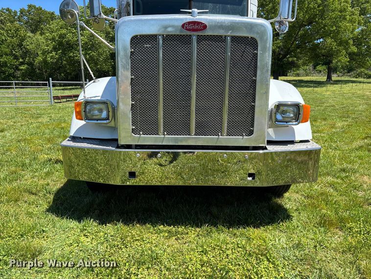 image for item FG0352 2012 Peterbilt 365 semi truck