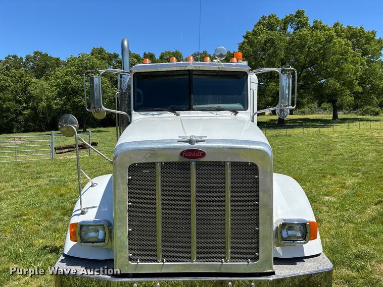 image for item FG0352 2012 Peterbilt 365 semi truck