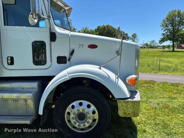 image for item FG0352 2012 Peterbilt 365 semi truck