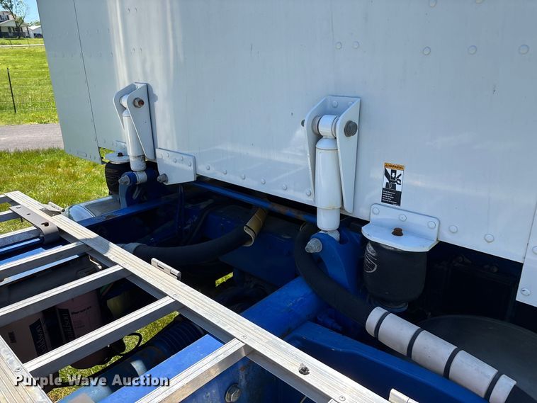 image for item FG0352 2012 Peterbilt 365 semi truck