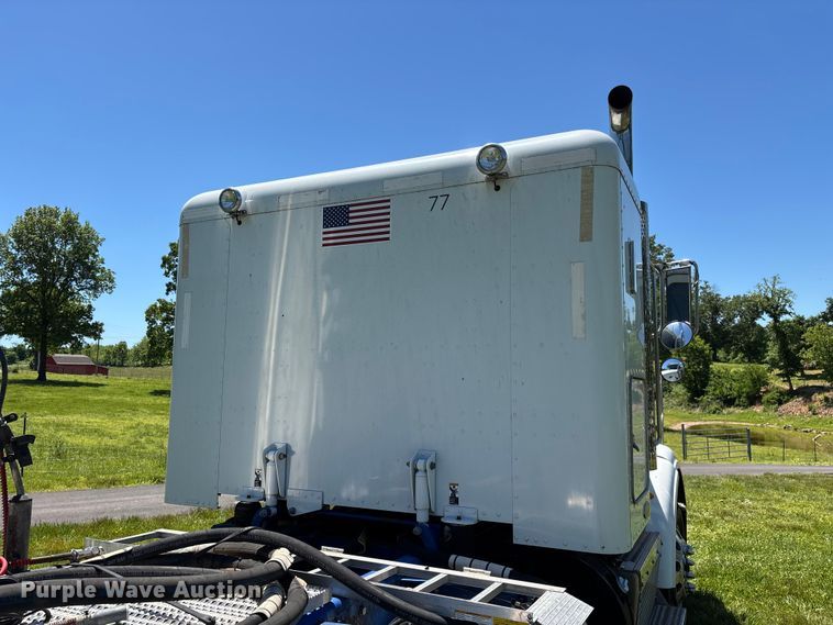 image for item FG0352 2012 Peterbilt 365 semi truck