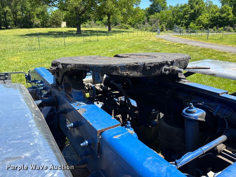 image for item FG0352 2012 Peterbilt 365 semi truck