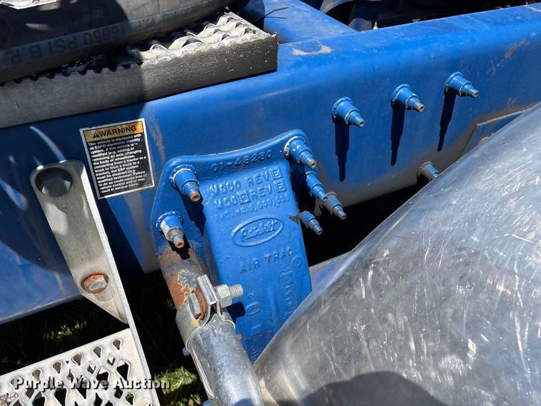 image for item FG0352 2012 Peterbilt 365 semi truck