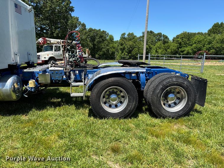 image for item FG0352 2012 Peterbilt 365 semi truck