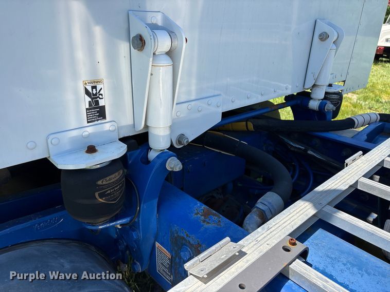 image for item FG0352 2012 Peterbilt 365 semi truck