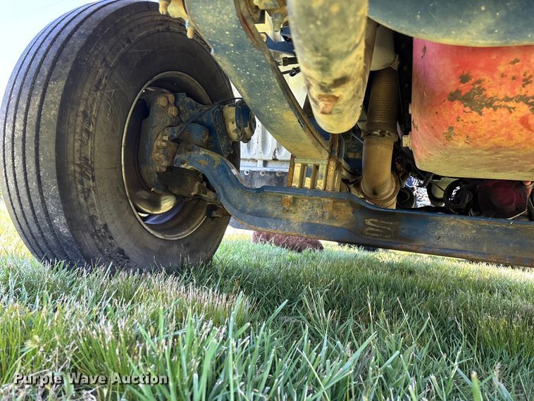 image for item FG0352 2012 Peterbilt 365 semi truck